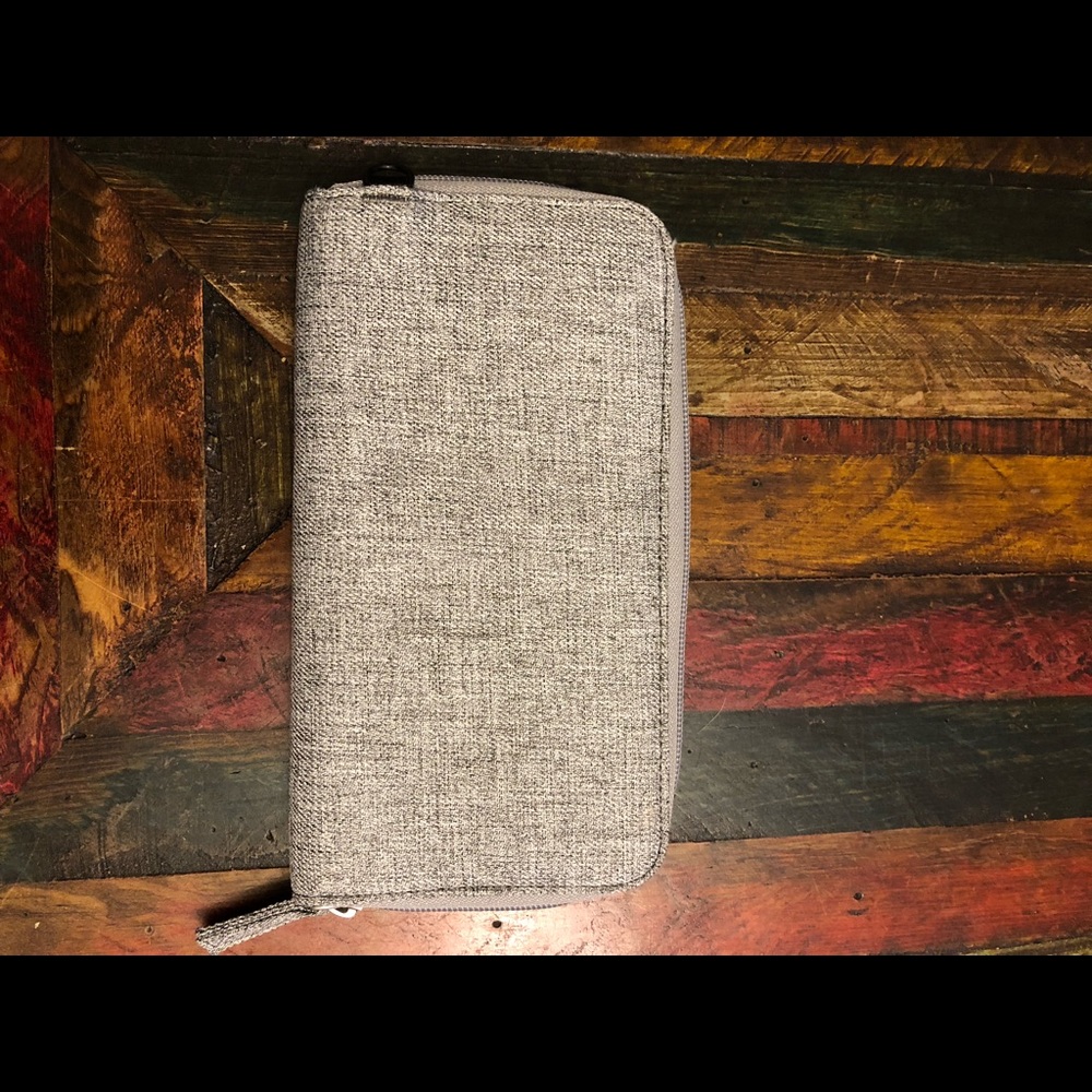 PacSafe RFID blocking wallet
